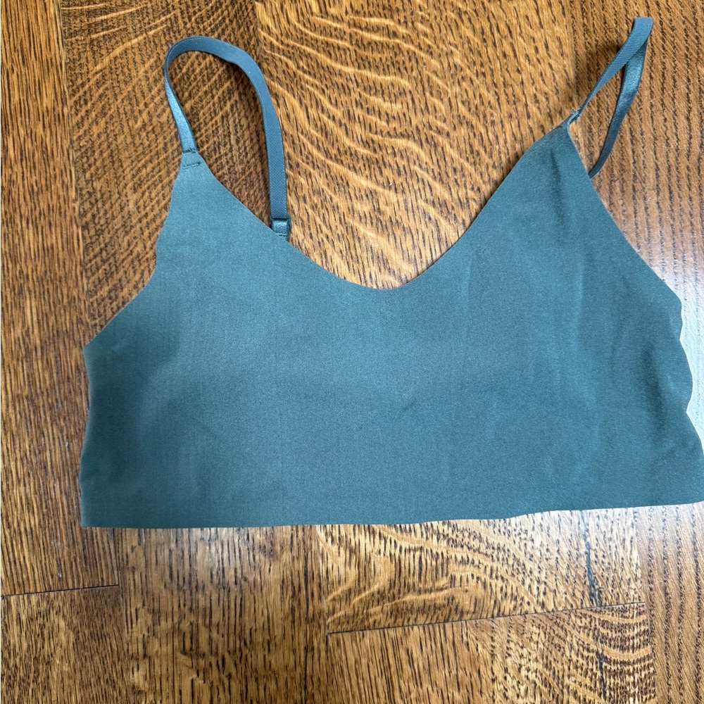 Victoria’s Secret Seamless Bralette • Adjustable Straps • Wireless • Size S/M - Picture 3 of 4